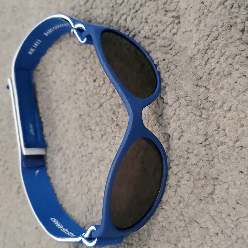 Baby sunglasses with strap